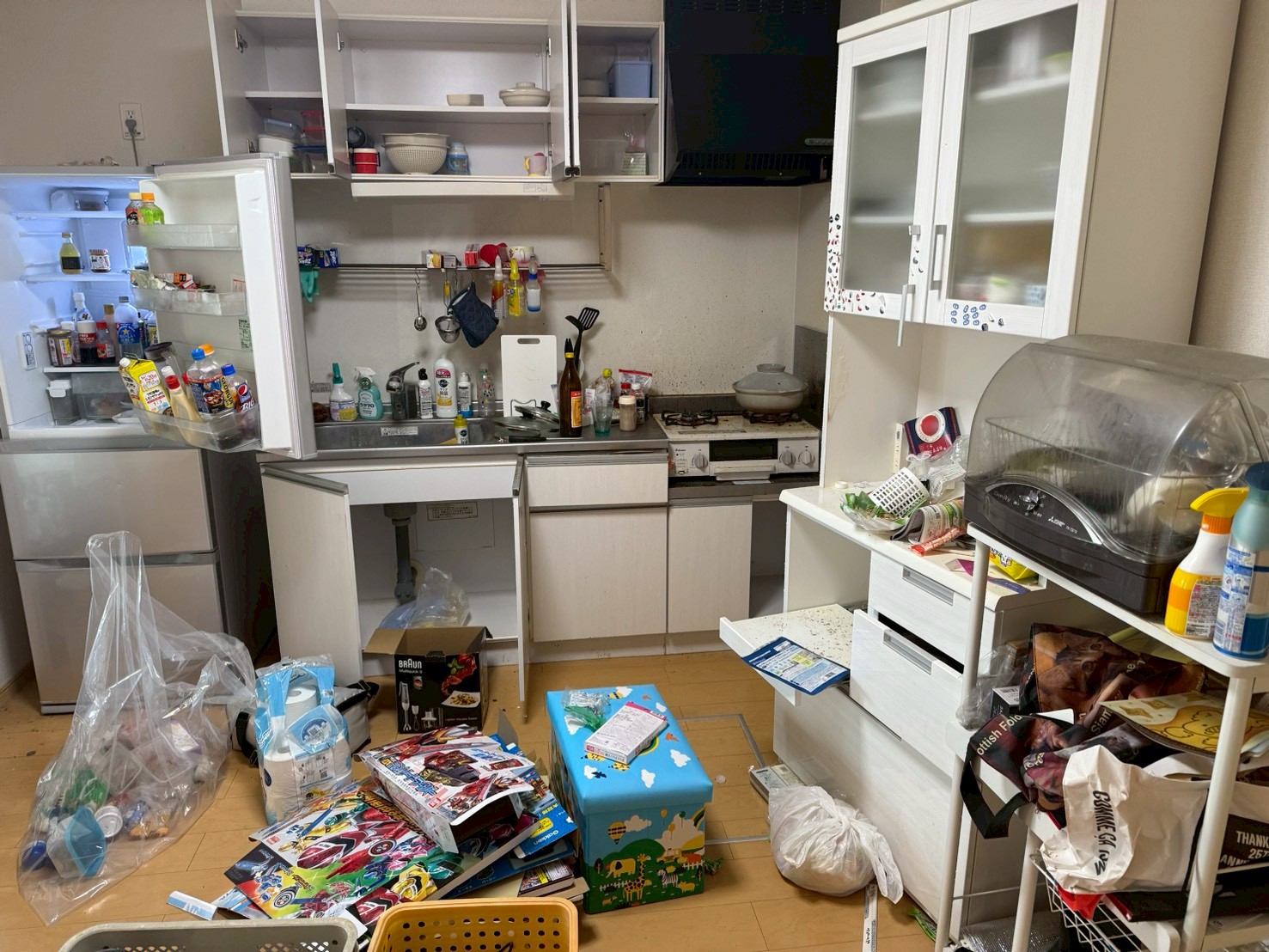 梱包や仕分けをしていない部屋